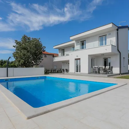 Holiday Tonka By Interhome