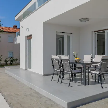 Holiday Tonka By Interhome Holiday home Nova Vas (Porec)