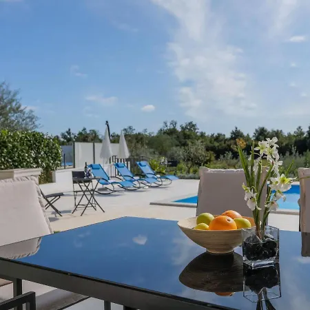 Holiday Tonka By Interhome Holiday home Nova Vas (Porec)