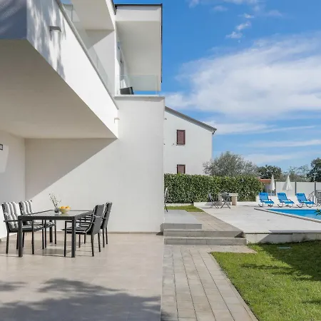 Holiday Tonka By Interhome