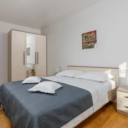 Holiday Tonka By Interhome Holiday home Nova Vas (Porec)